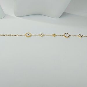 Elegant Gold and White Women's Bracelet